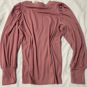 Long sleeves women’s top.